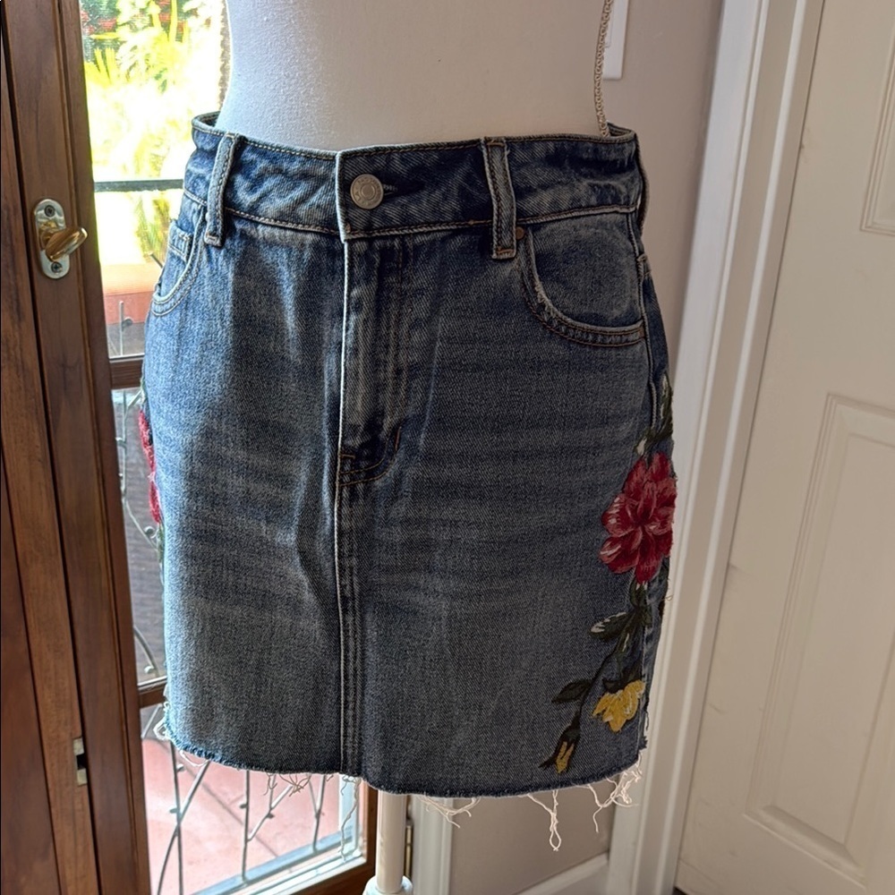 PacSun Embroidered Denim Mini Skirt – Size 26